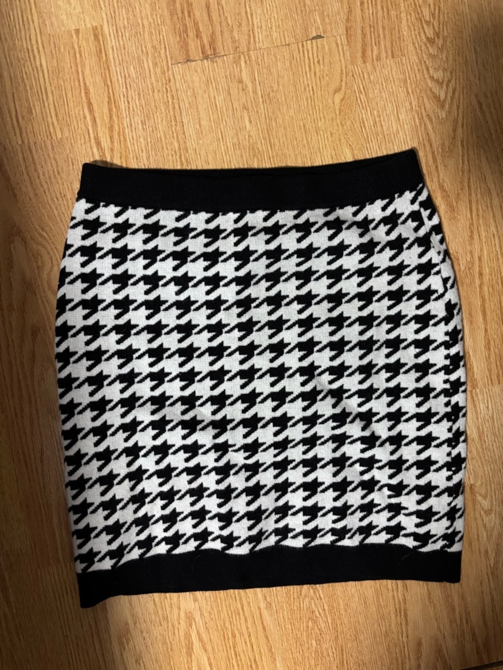 Skies Are Blue Black and White Houndstooth Pencil Skirt